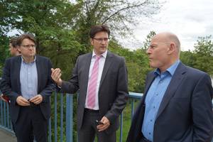 Daniel Renkonen mit Minister Hermann und BM Dirk Schaible in Freiber